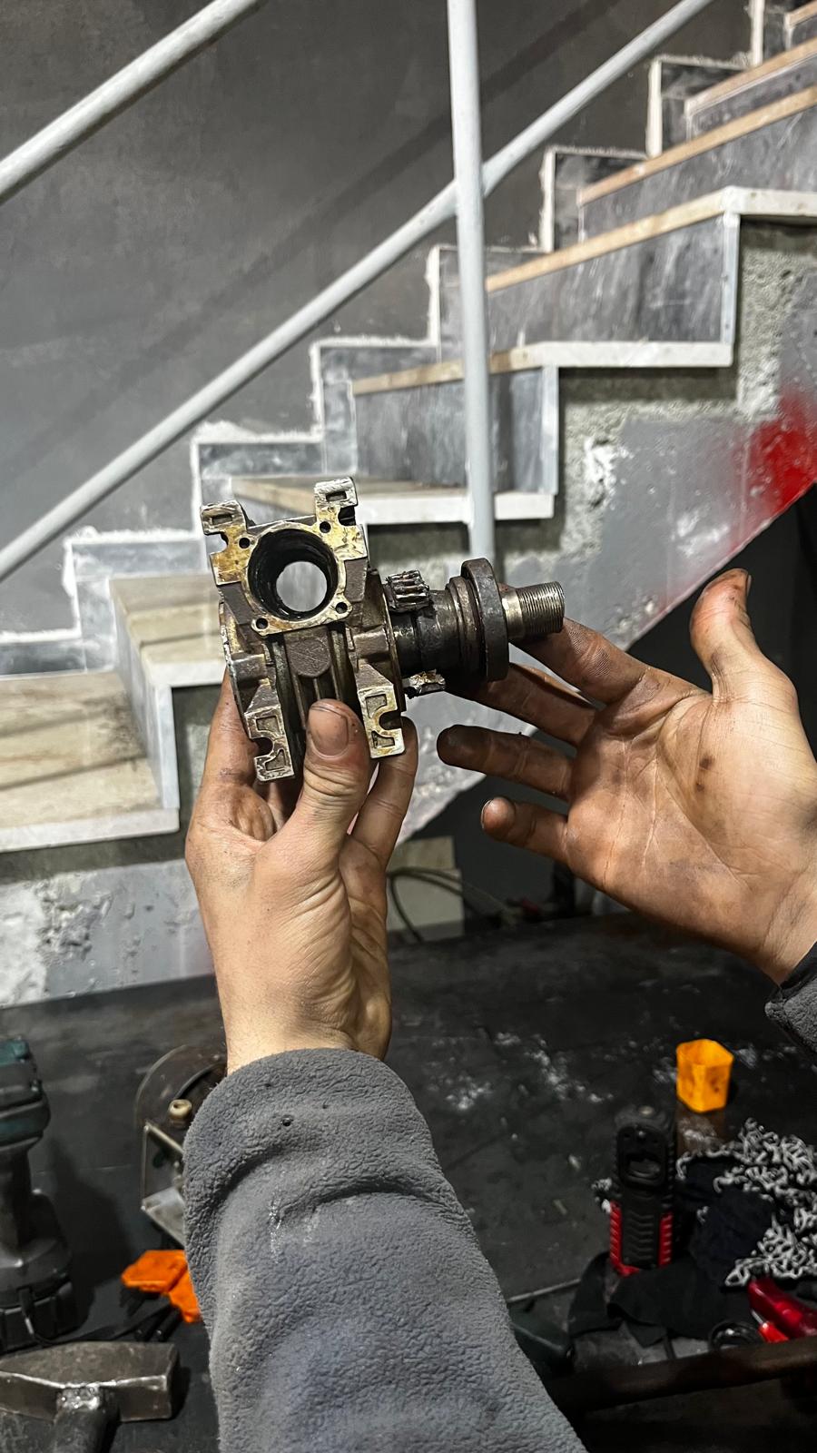 Redüktör Gövde Temizliği ve Boyama Hazırlığı